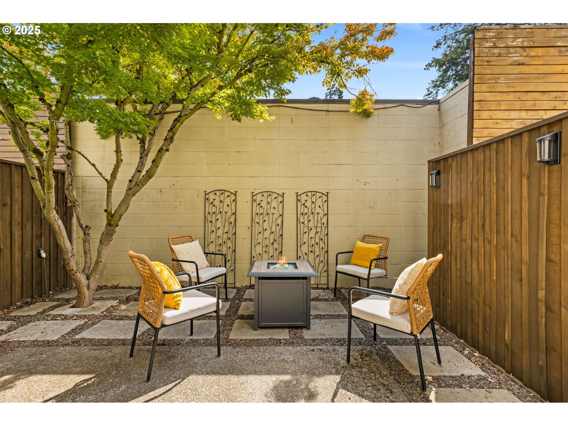 436 5th Street Lake Oswego, OR 97034 - Photo 22 of 35 a building outdoor space with patio furniture