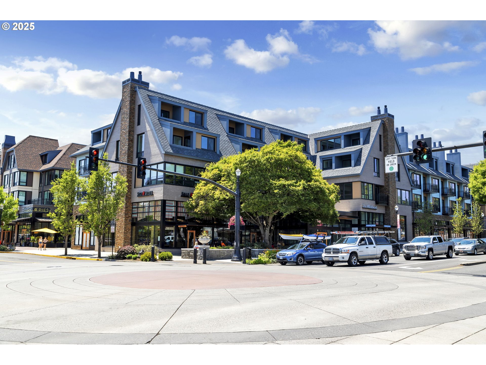 436 5th Street Lake Oswego, OR 97034 - Photo 25 of 35 a front view of a building with street view
