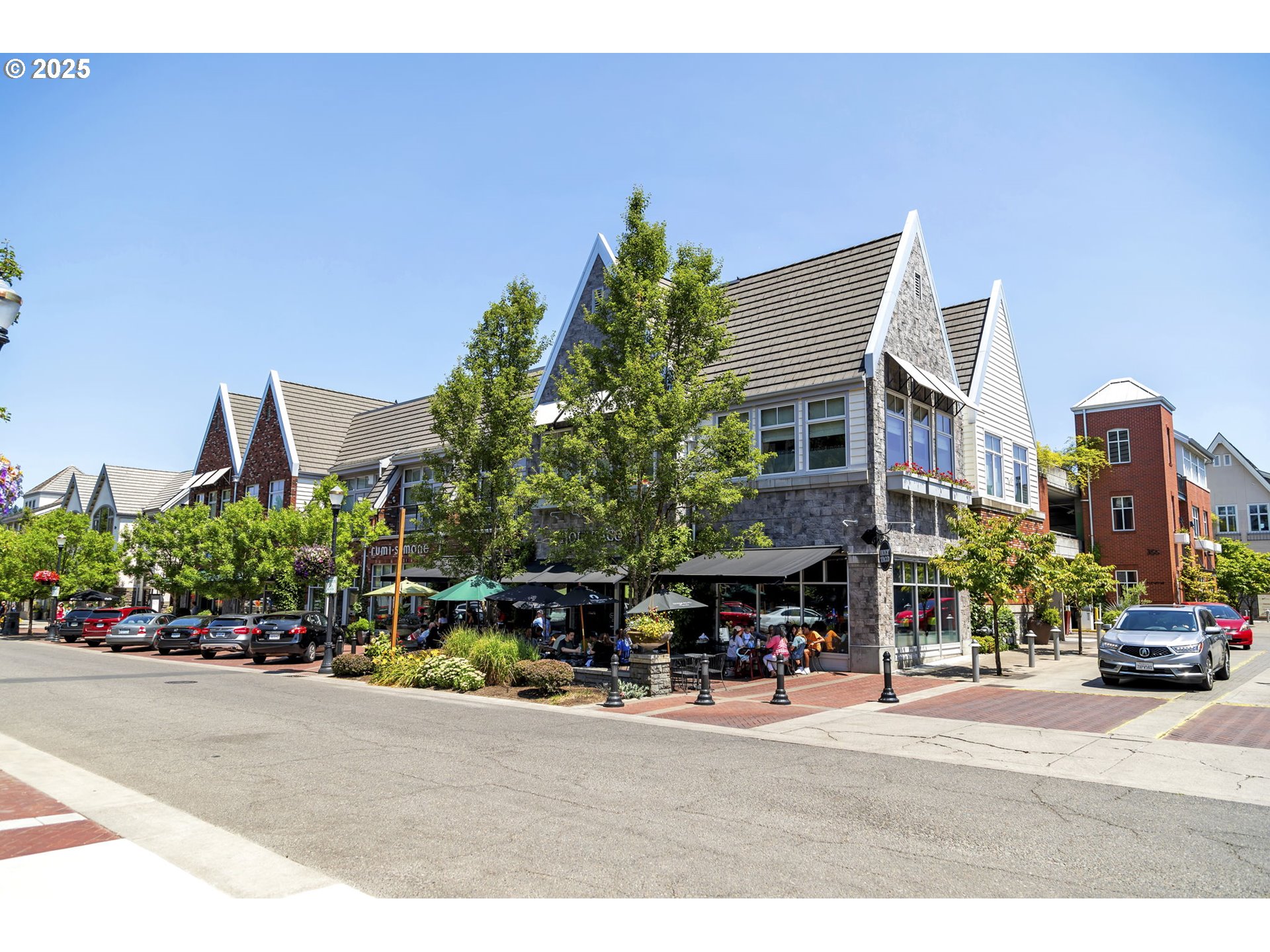 436 5th Street Lake Oswego, OR 97034 - Photo 31 of 35 a street view with sitting space
