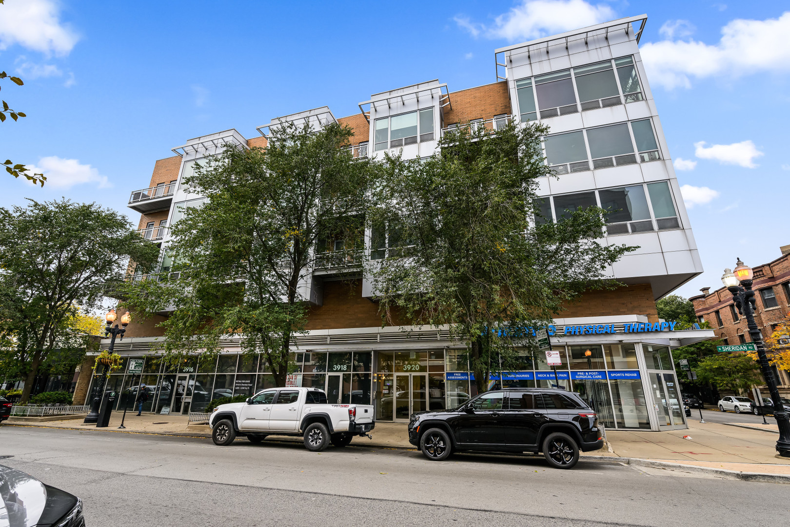 3920 North Sheridan Road, Unit 502 Chicago, IL 60613 - Photo 2 of 23 Gallery Image 2