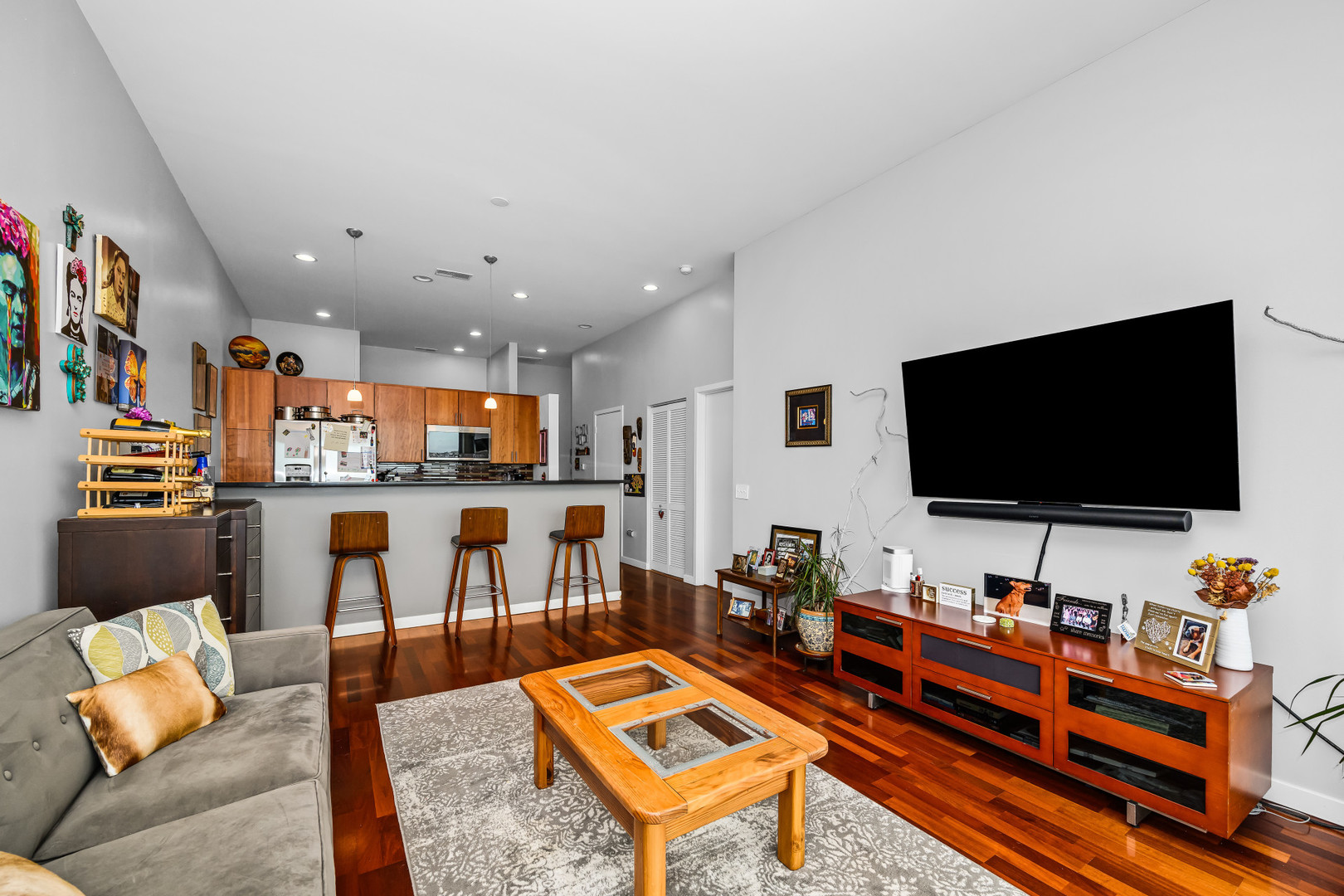 3920 North Sheridan Road, Unit 502 Chicago, IL 60613 - Photo 4 of 23 Gallery Image 4