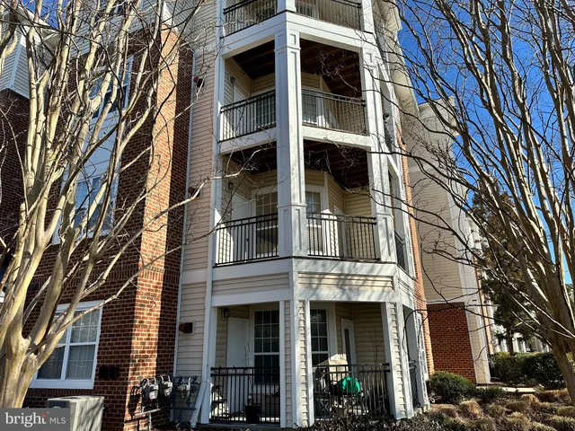 $2,000 | 12901 Centre Park Circle, Unit 220, Herndon, VA 20171