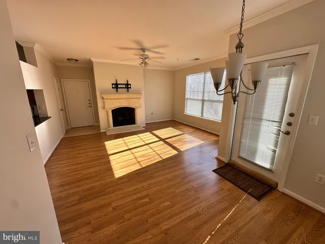 $2,000 | 12901 Centre Park Circle, Unit 220, Herndon, VA 20171