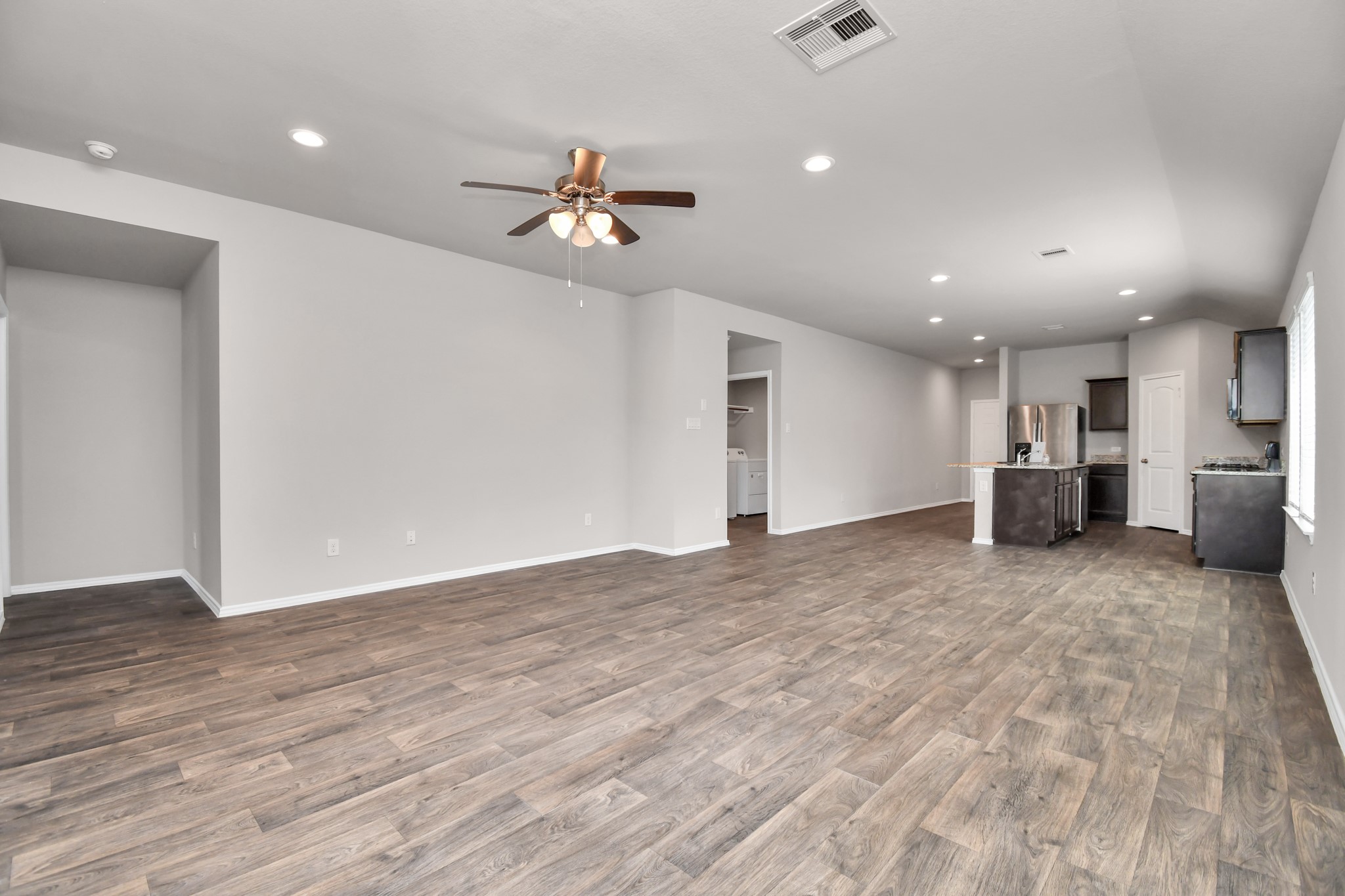 14206 West Rim Lane Conroe, TX 77384 - Photo 27 of 38 Photos displayed may be of similar units or floor plans featuring the same finishes