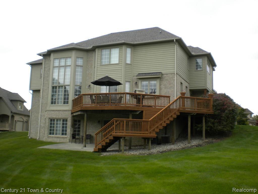 5873 Kingspointe Drive Rochester, MI 48306 - Photo 10 of 66 Rear View 2.jpg