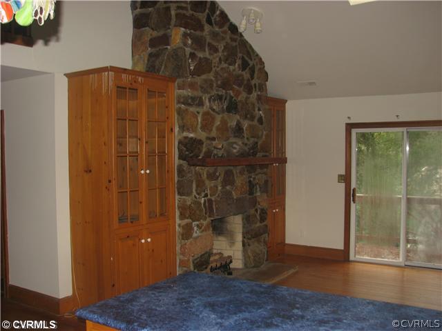 10052 Newtown Road Newtown, VA 23126 - Photo 3 of 10 Den/Family/Great Room