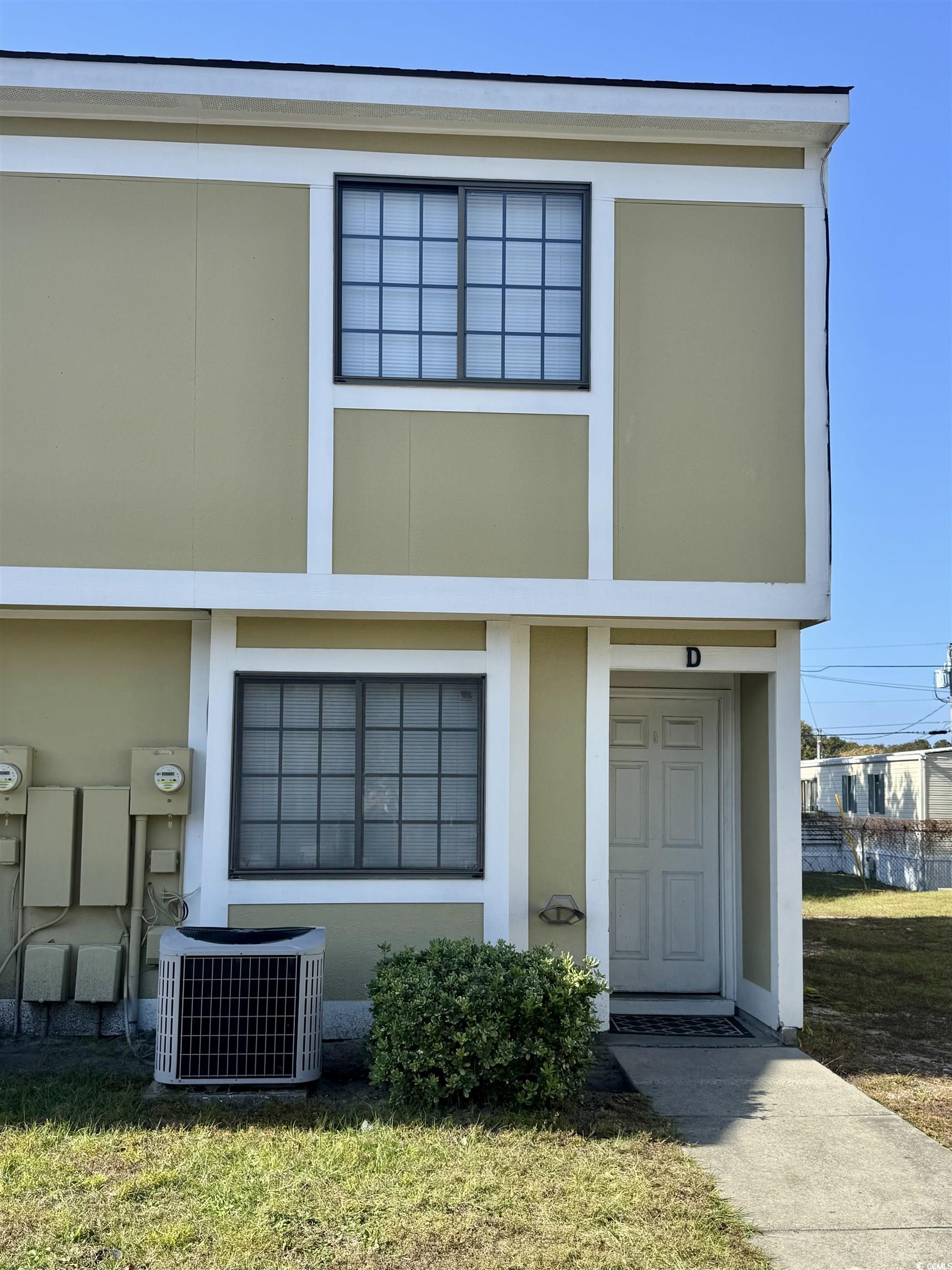 View of front facade featuring stucco siding and a front lawn
