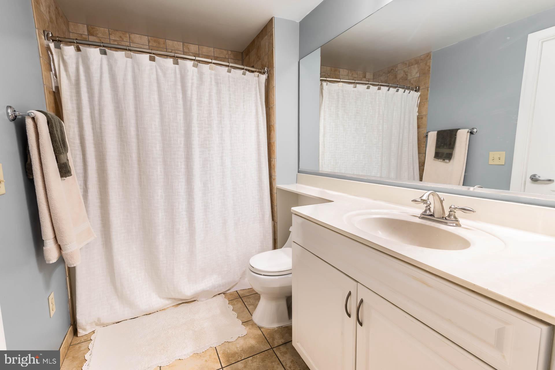 555 Massachusetts Avenue Northwest, Unit 217 Washington, DC 20001 - Photo 6 of 14 En-Suite Bathroom