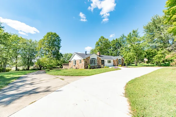 $1,075,000 | 3532 Shoshonee Drive, Columbus, IN 47203