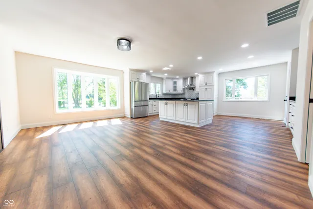 $1,075,000 | 3532 Shoshonee Drive, Columbus, IN 47203