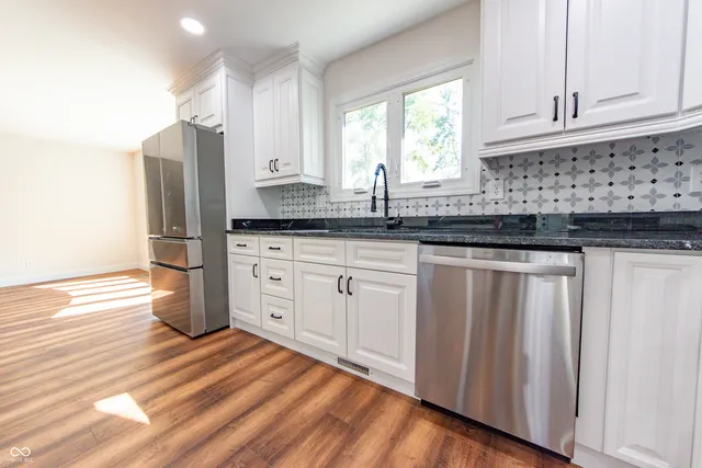 $1,075,000 | 3532 Shoshonee Drive, Columbus, IN 47203