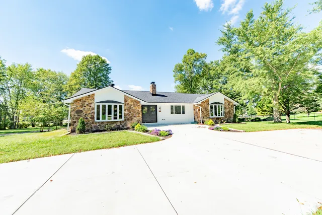 $1,075,000 | 3532 Shoshonee Drive, Columbus, IN 47203