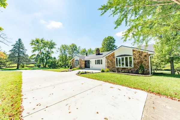 $1,075,000 | 3532 Shoshonee Drive, Columbus, IN 47203