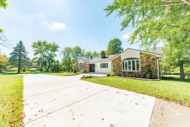 $1,075,000 | 3532 Shoshonee Drive, Columbus, IN 47203