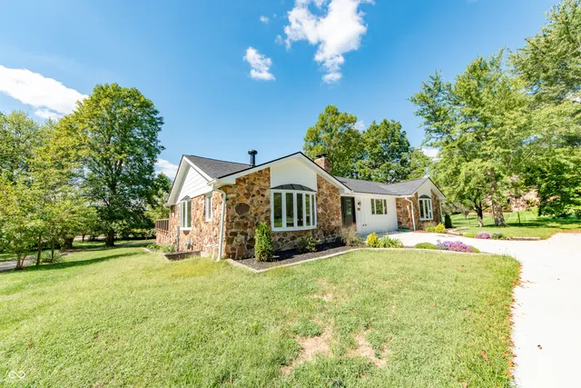 $1,075,000 | 3532 Shoshonee Drive, Columbus, IN 47203