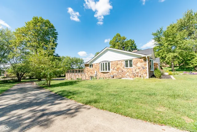 $1,075,000 | 3532 Shoshonee Drive, Columbus, IN 47203