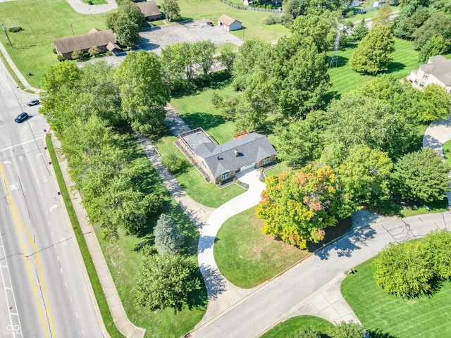 $1,075,000 | 3532 Shoshonee Drive, Columbus, IN 47203