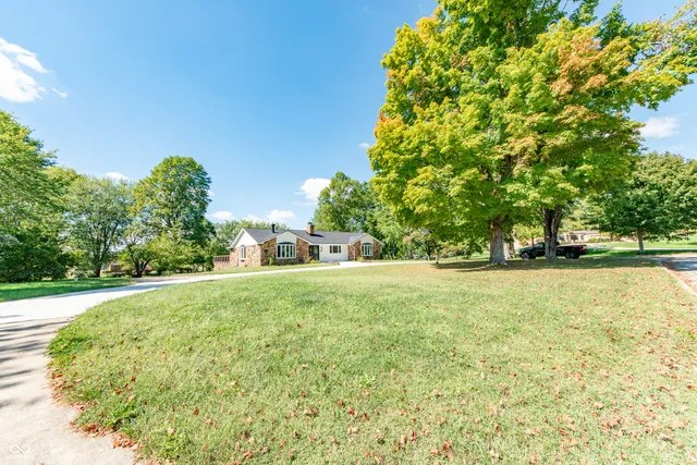 $1,075,000 | 3532 Shoshonee Drive, Columbus, IN 47203