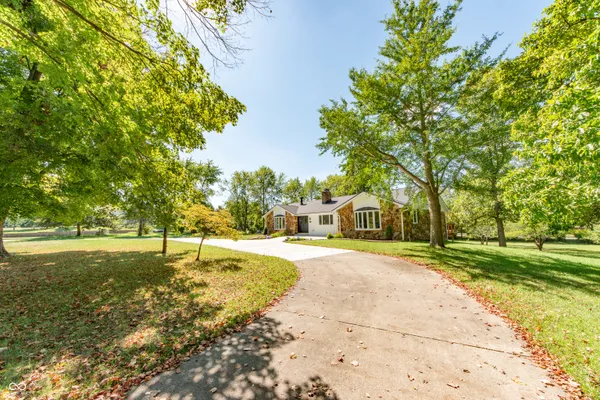 $1,075,000 | 3532 Shoshonee Drive, Columbus, IN 47203