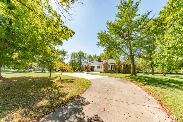 $1,075,000 | 3532 Shoshonee Drive, Columbus, IN 47203
