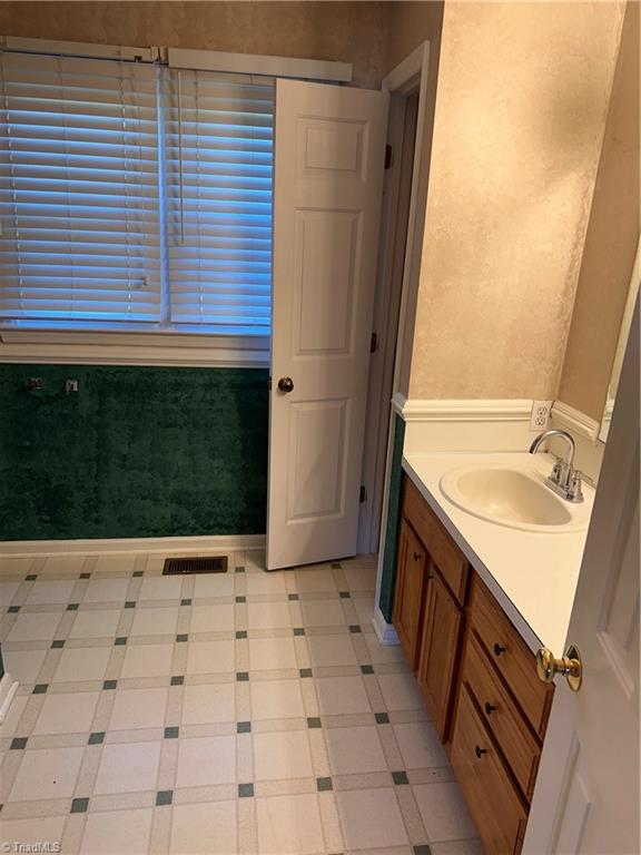 3557 Clingman Road Ronda, NC 28670 - Photo 24 of 43 Main suite bathroom