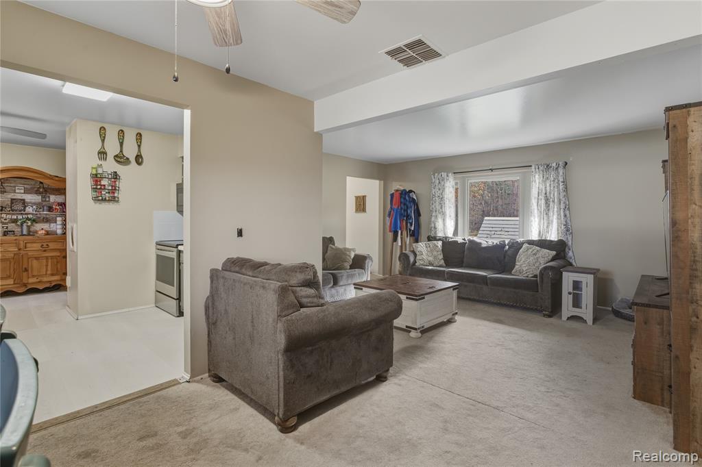 11033 Carr Road Davison, MI 48423 - Photo 9 of 37