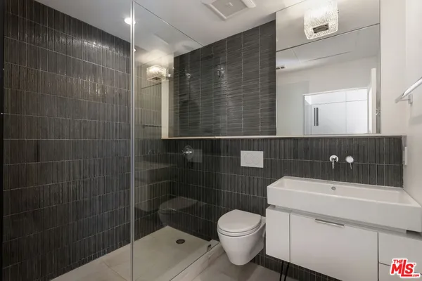 $6,250 | 631 Cross Avenue, Los Angeles, CA 90065