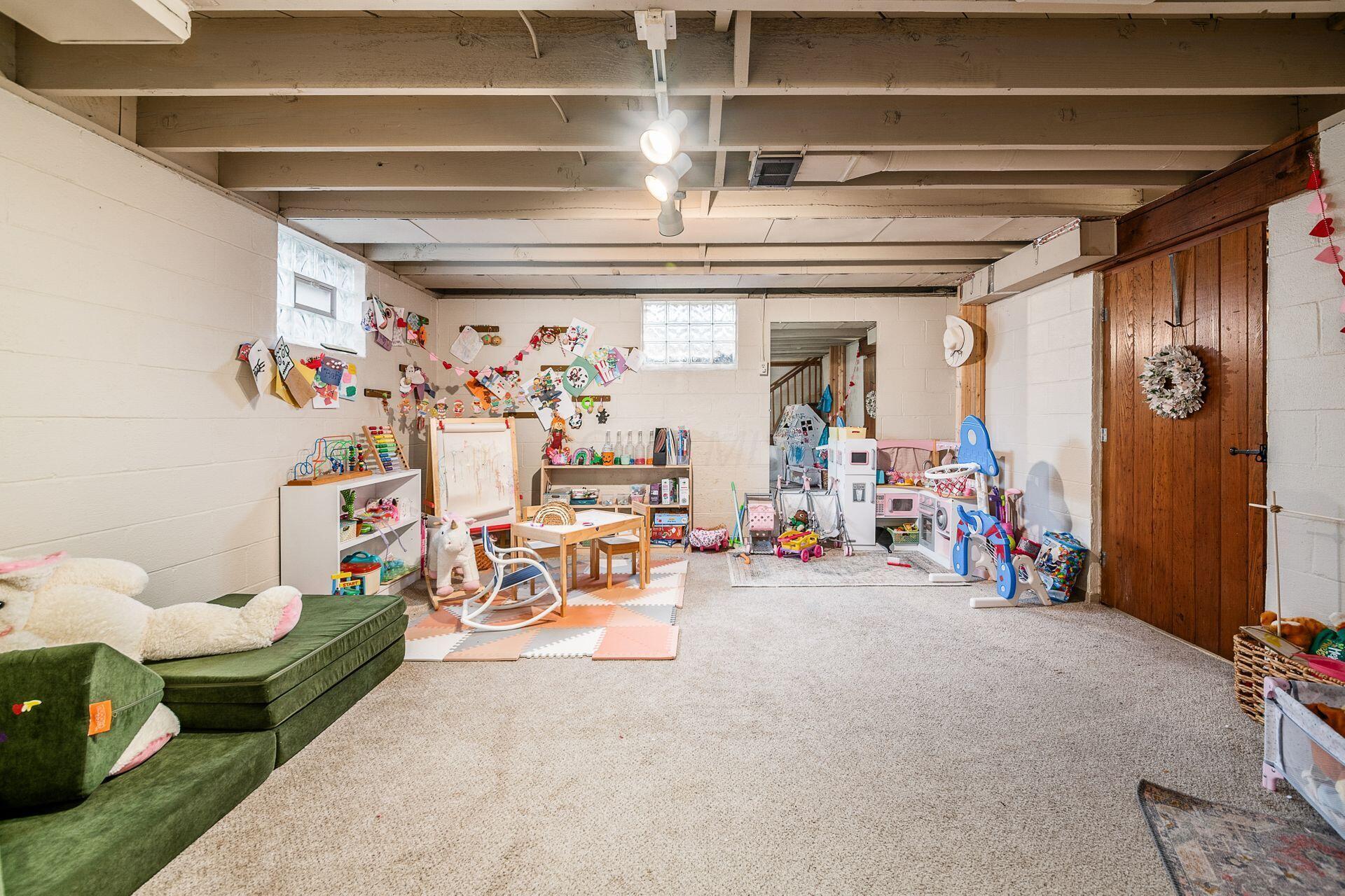 1806 Edgemont Road Columbus, OH 43212 - Photo 41 of 57 Finished Basement - Perfect Playroom!