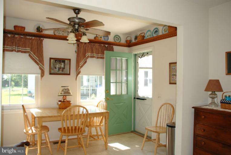 7091 Catalpa Road Frederick, MD 21703 - Photo 11 of 30 Sitting Room off kitchen