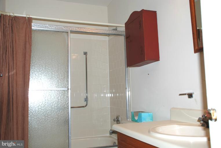 7091 Catalpa Road Frederick, MD 21703 - Photo 14 of 30 Tile Hall bath