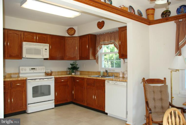 7091 Catalpa Road Frederick, MD 21703 - Photo 15 of 30 Upgraded kitchen
