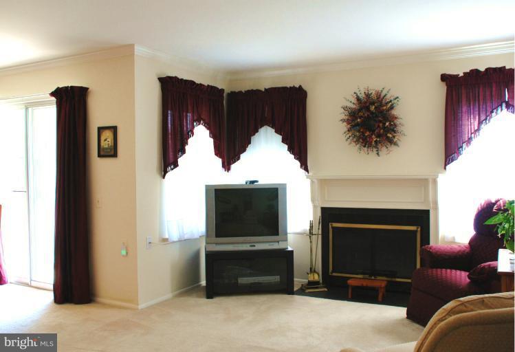 7091 Catalpa Road Frederick, MD 21703 - Photo 19 of 30 Living Room