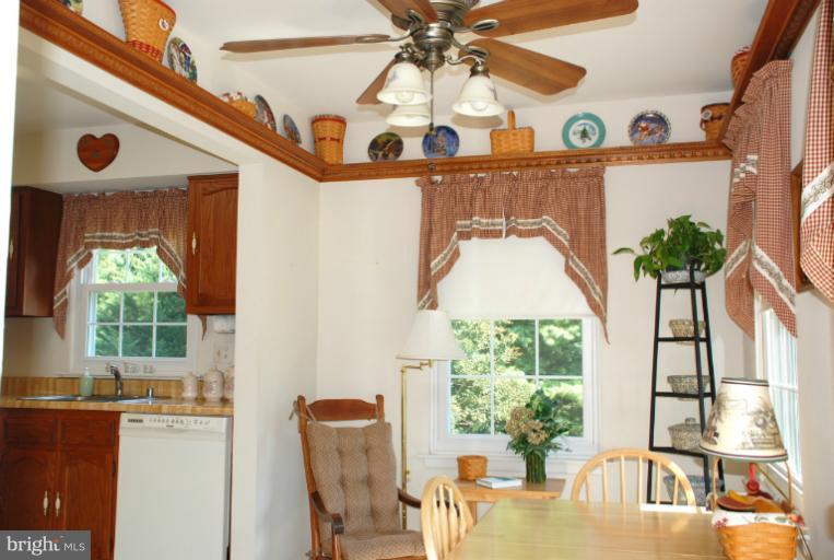 7091 Catalpa Road Frederick, MD 21703 - Photo 10 of 30 Cozy TV/sitting room