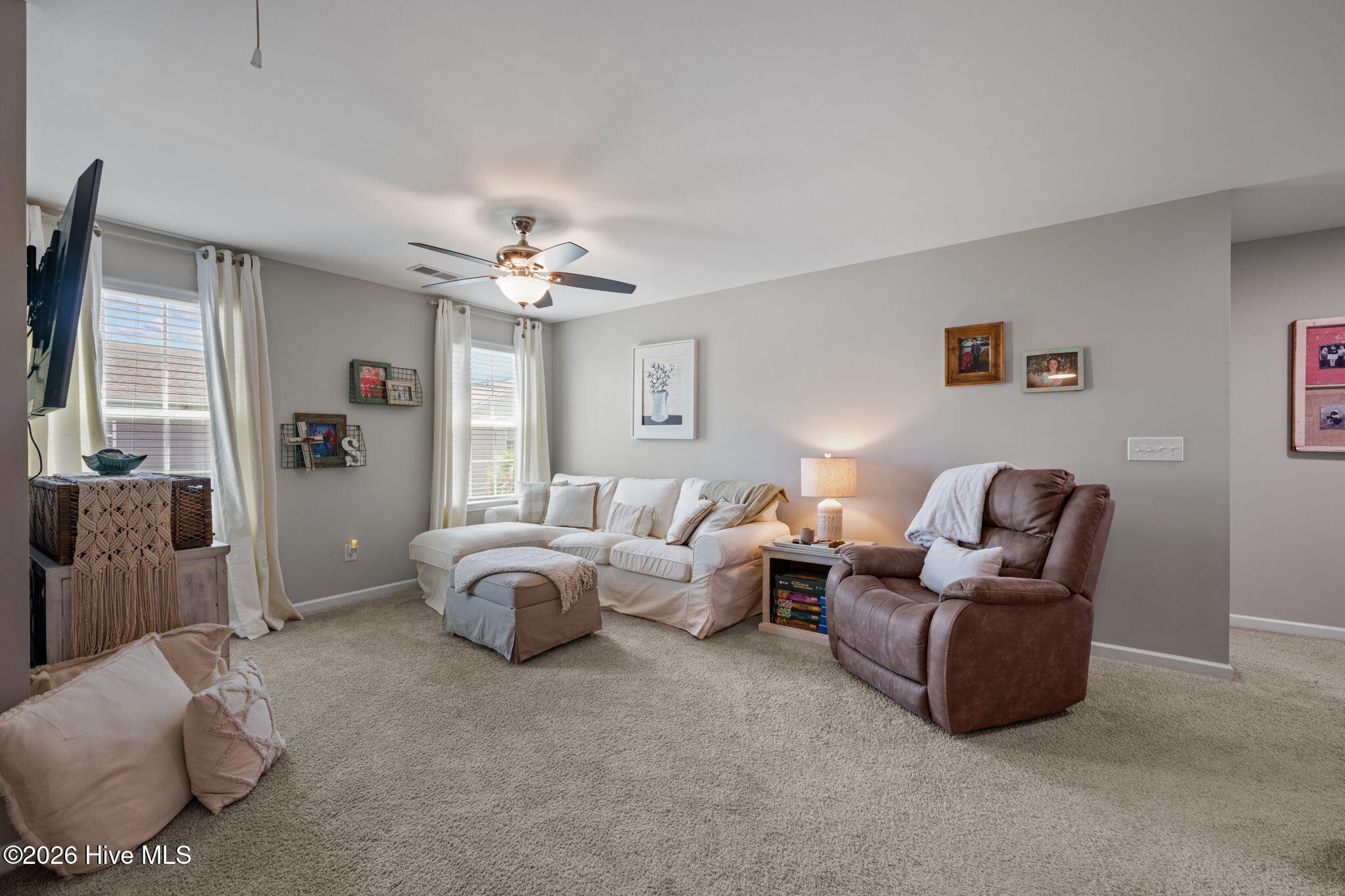 324 Frida Road New Bern, NC 28560 - Photo 42 of 58 Upstairs Sitting Room 02