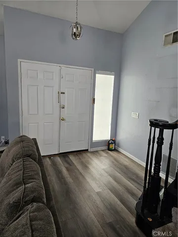 a view of a livingroom with closet