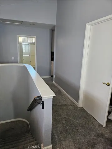 a view of empty room with window