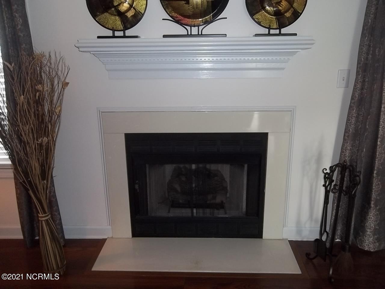 613 Fox Ridge Court Havelock, NC 28532 - Photo 9 of 23 Gas Log Fire Place