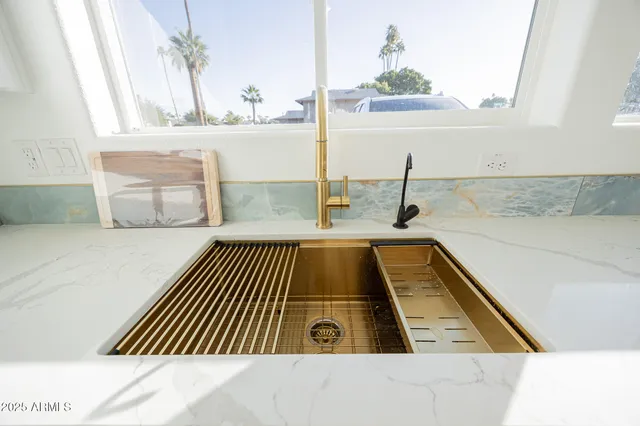 a close view of sink