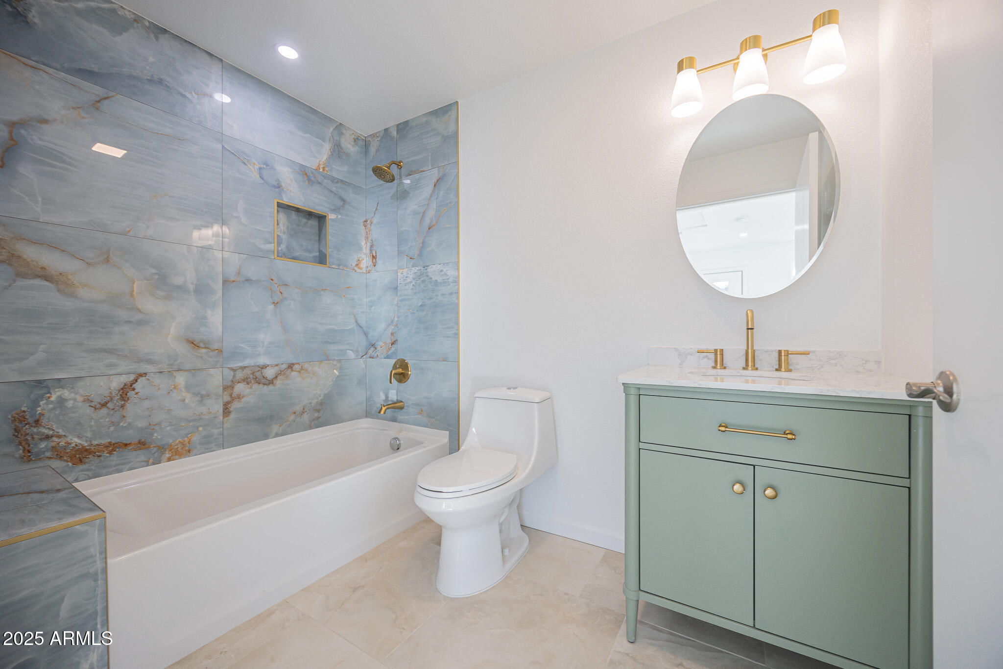 5132 South Dorsey Lane, Unit A Tempe, AZ 85282 - Photo 10 of 15 a bathroom with a sink toilet and bathtub
