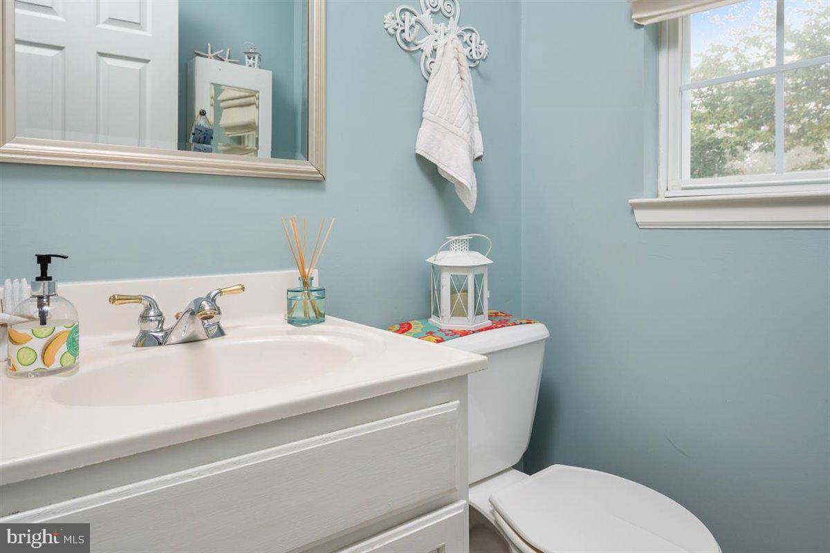 845 Sunny Chapel Road Odenton, MD 21113 - Photo 20 of 45 Main level half bath