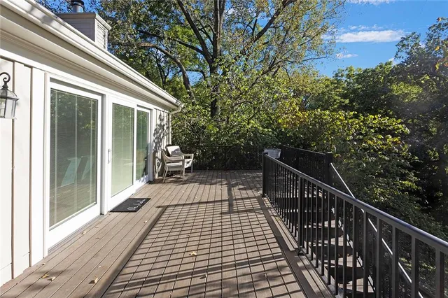 $585,000 | 900 Wildbriar Drive, Liberty, MO 64068