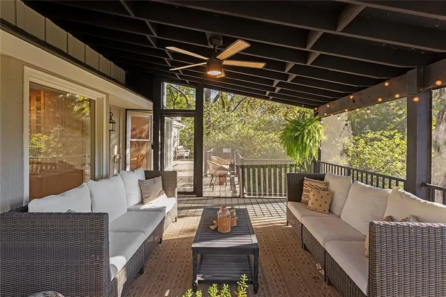 $585,000 | 900 Wildbriar Drive, Liberty, MO 64068