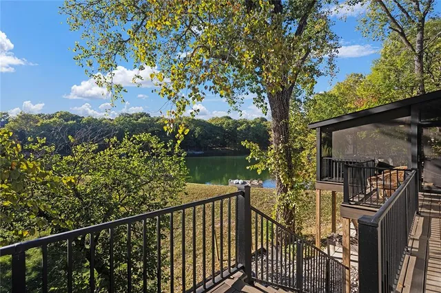 $585,000 | 900 Wildbriar Drive, Liberty, MO 64068