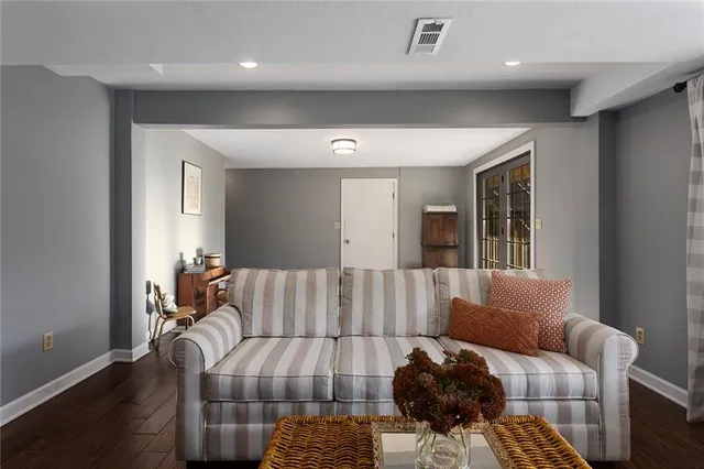 $585,000 | 900 Wildbriar Drive, Liberty, MO 64068