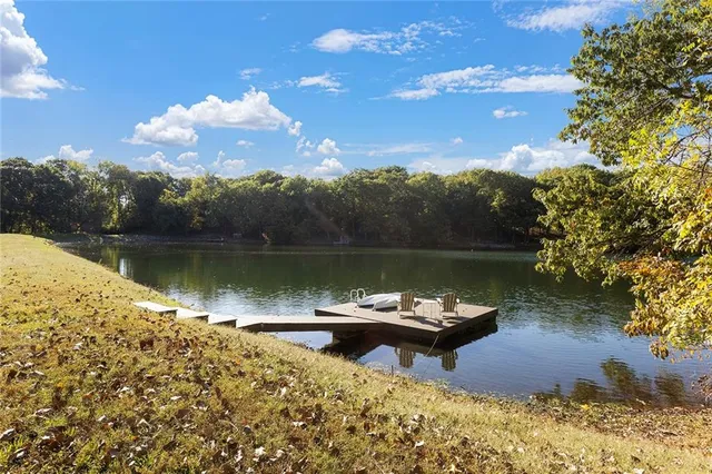 $585,000 | 900 Wildbriar Drive, Liberty, MO 64068