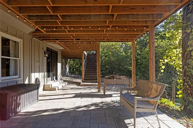 $585,000 | 900 Wildbriar Drive, Liberty, MO 64068