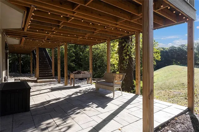 $585,000 | 900 Wildbriar Drive, Liberty, MO 64068