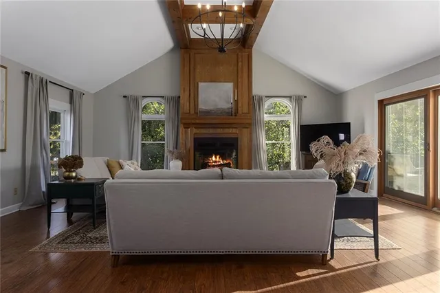 $585,000 | 900 Wildbriar Drive, Liberty, MO 64068