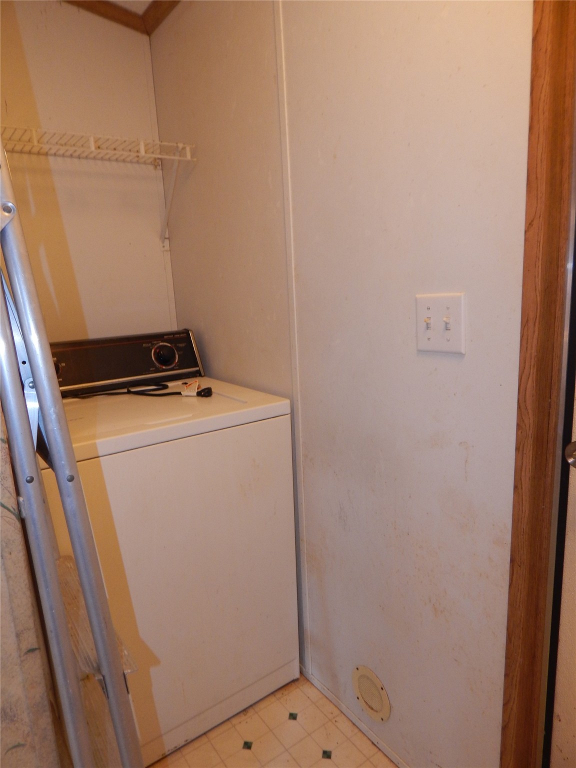 9343 Greens Road Humble, TX 77396 - Photo 12 of 16 a utility room with dryer and washer