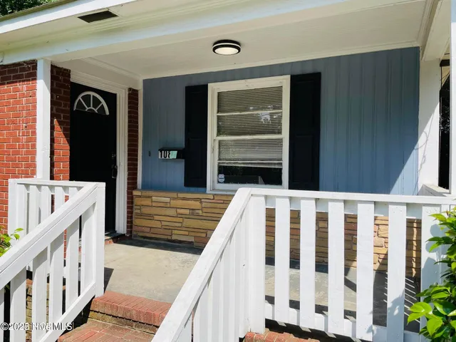 $2,800 | 108 North Warren Street, Greenville, NC 27858